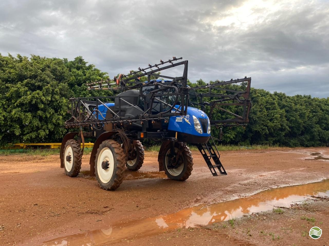 PULVERIZADOR NEW HOLLAND DEFENSOR SP2500 Tração 4x4 IGT Máquinas CUIABA MATO GROSSO MT