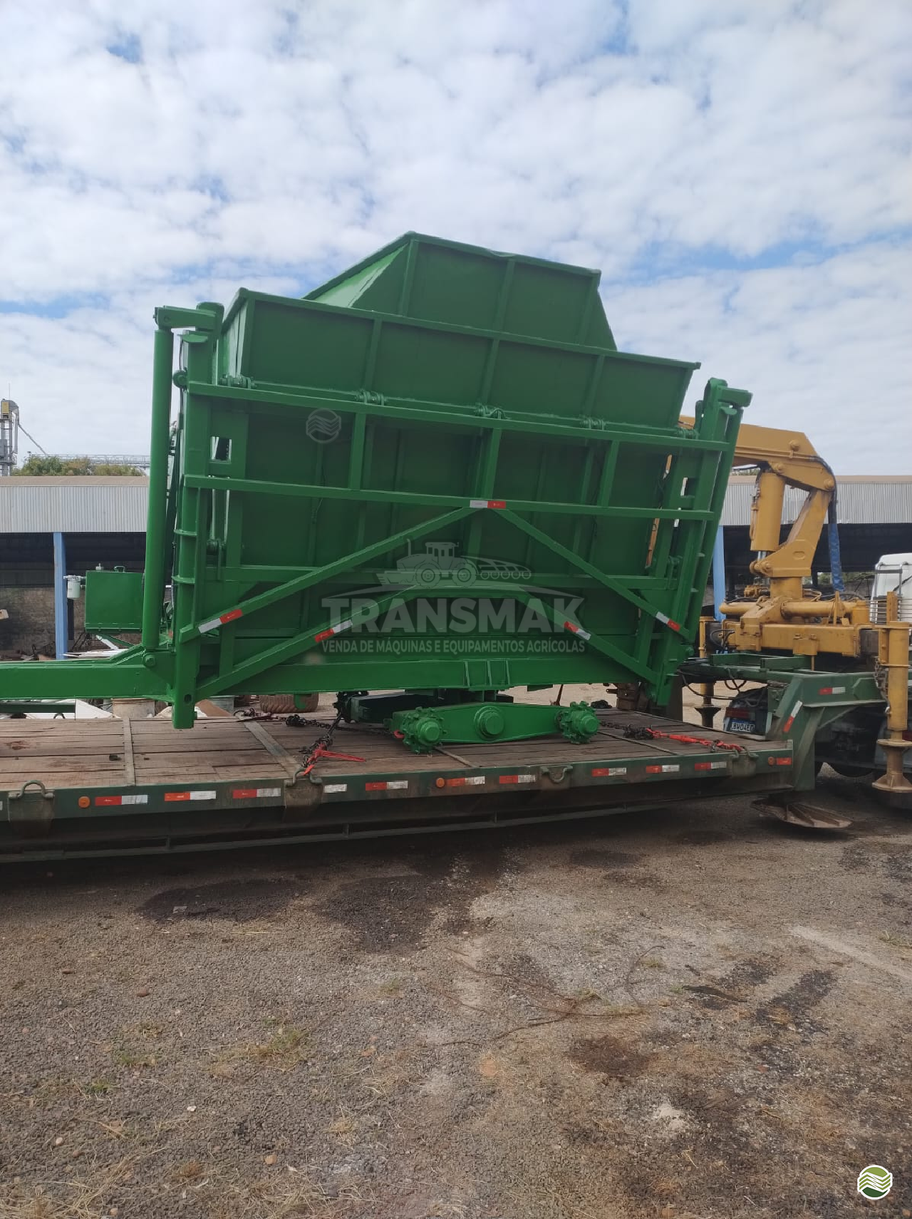 IMPLEMENTOS AGRICOLAS TRANSBORDO TRANSBORDO DE AMENDOIN Transmak Negócios Agrícolas BARIRI SÃO PAULO SP