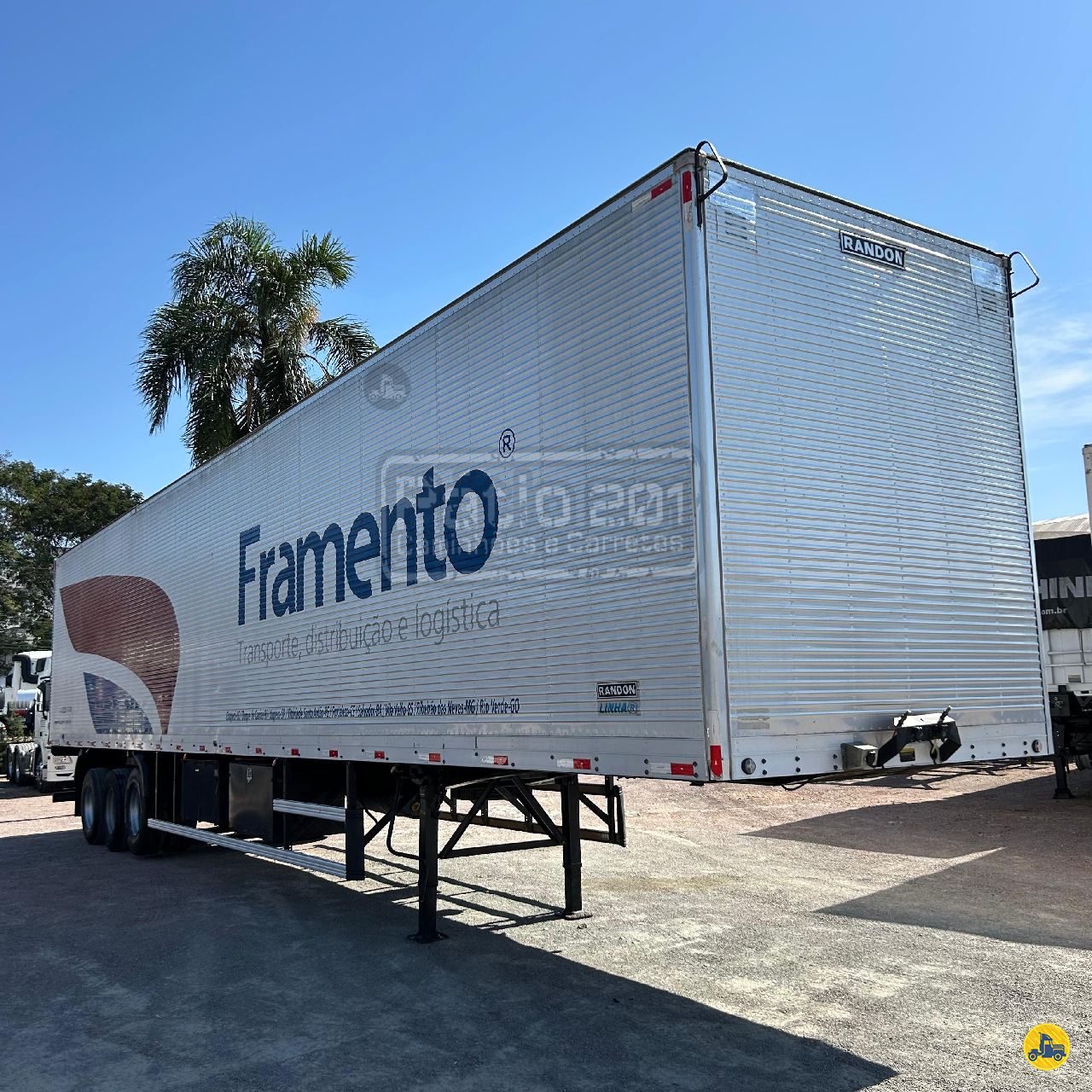 BAU FURGÃO de Pátio 201 Caminhões e Carretas