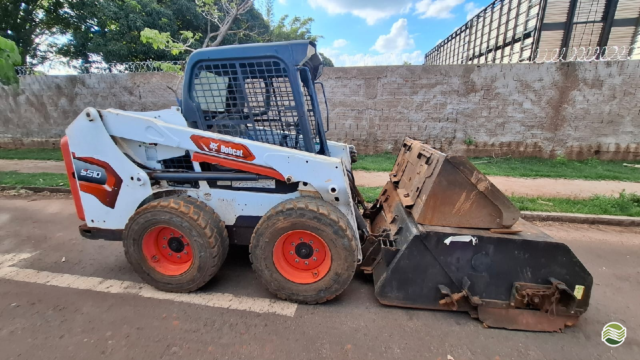 MINI CARREGADEIRA BOBCAT S510 Viamaq Tratores e Peças CAMPO GRANDE MATO GROSSO DO SUL MS