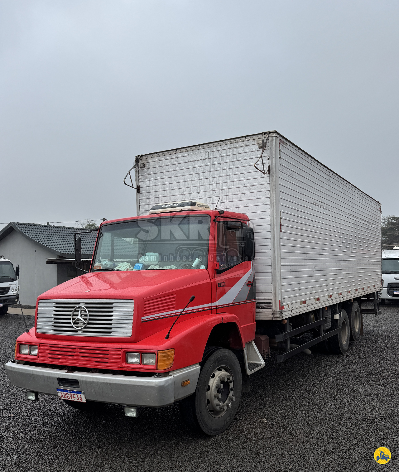 CAMINHAO MERCEDES-BENZ MB 1418 Baú Furgão Truck 6x2 SKR Caminhões e Carretas LONDRINA PARANÁ PR