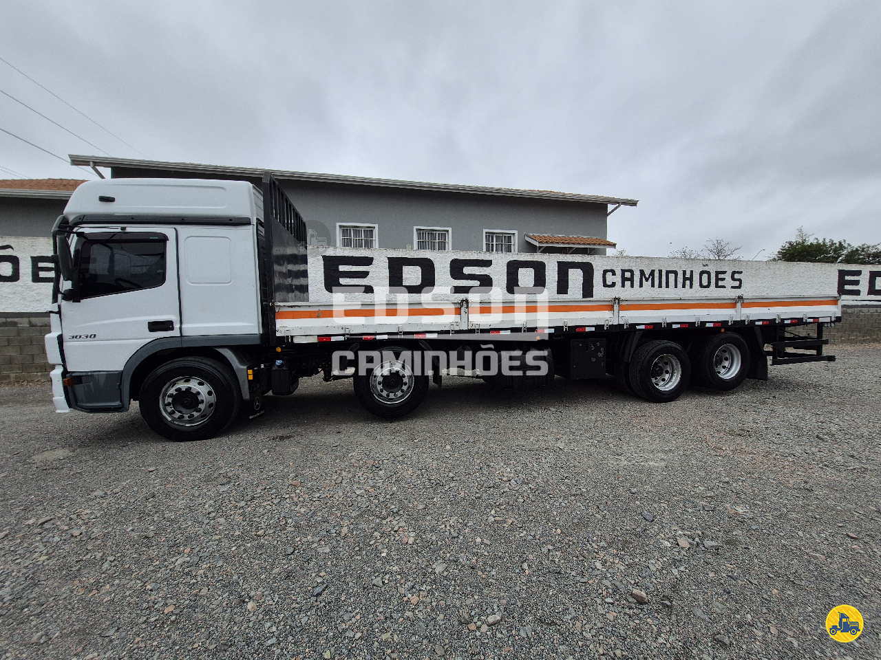 CAMINHAO MERCEDES-BENZ MB 3030 Carga Seca BiTruck 8x2 Edson Caminhões CURITIBA PARANÁ PR