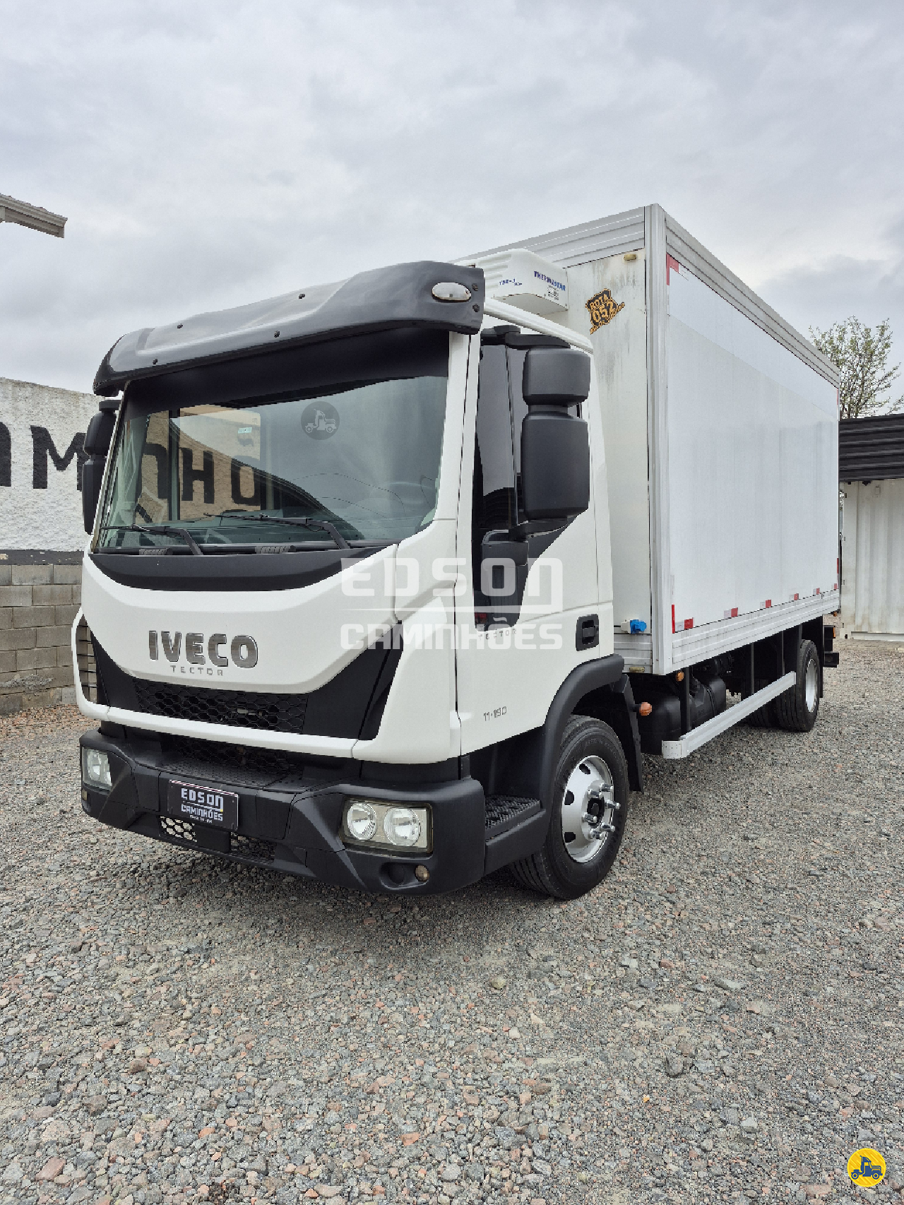 CAMINHAO IVECO TECTOR 11-190 Baú Frigorífico 3/4 4x2 Edson Caminhões CURITIBA PARANÁ PR