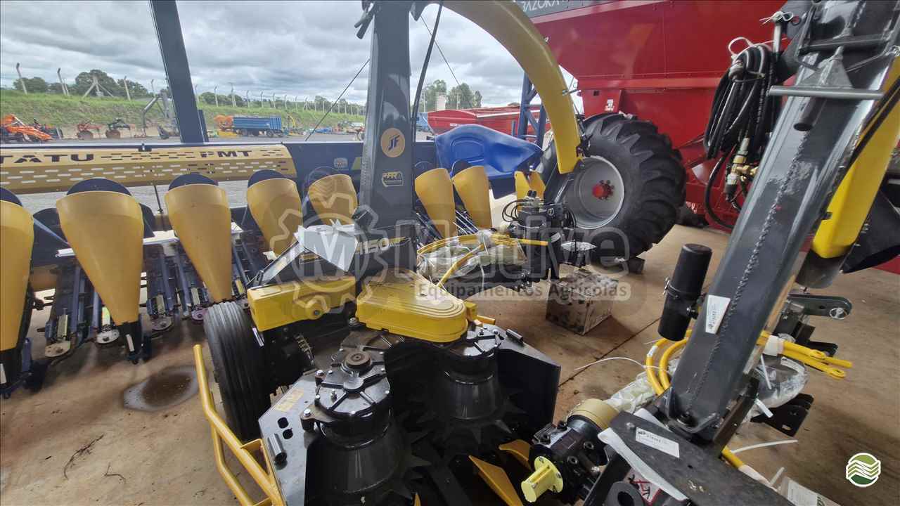 IMPLEMENTOS AGRICOLAS COLHEDORAS COLHEDORA DE FORRAGEM Mative Equipamentos Agrícolas  MARTINOPOLIS SÃO PAULO SP