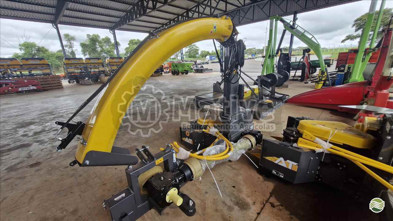 IMPLEMENTOS AGRICOLAS COLHEDORAS COLHEDORA DE FORRAGEM Mative Equipamentos Agrícolas  MARTINOPOLIS SÃO PAULO SP