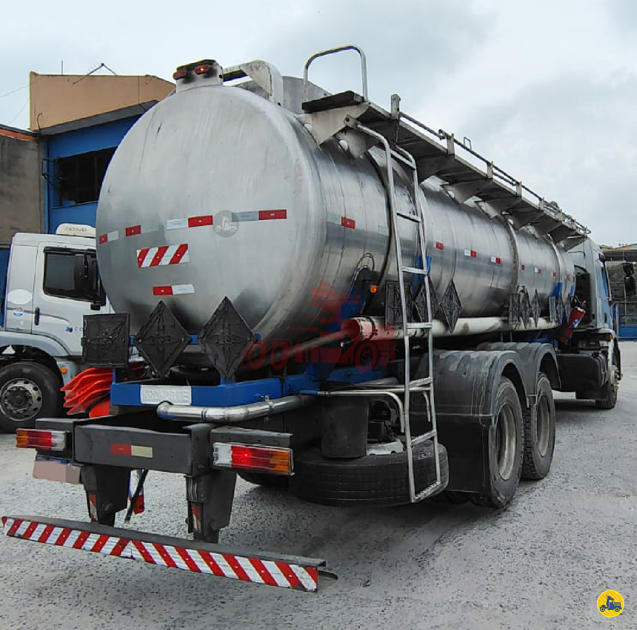 CARROCERIA SOBRE CHASSI  TRUCK TANQUE ISOTERMICO TVG Caminhões GUARULHOS SÃO PAULO SP