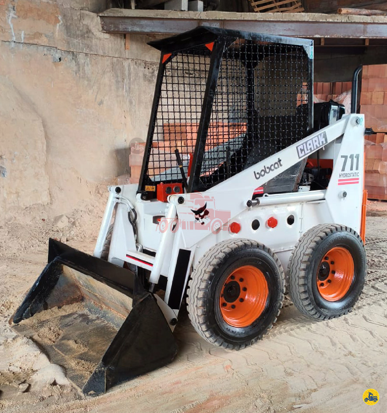 MINI CARREGADEIRA BOBCAT 711 TVG Caminhões GUARULHOS SÃO PAULO SP
