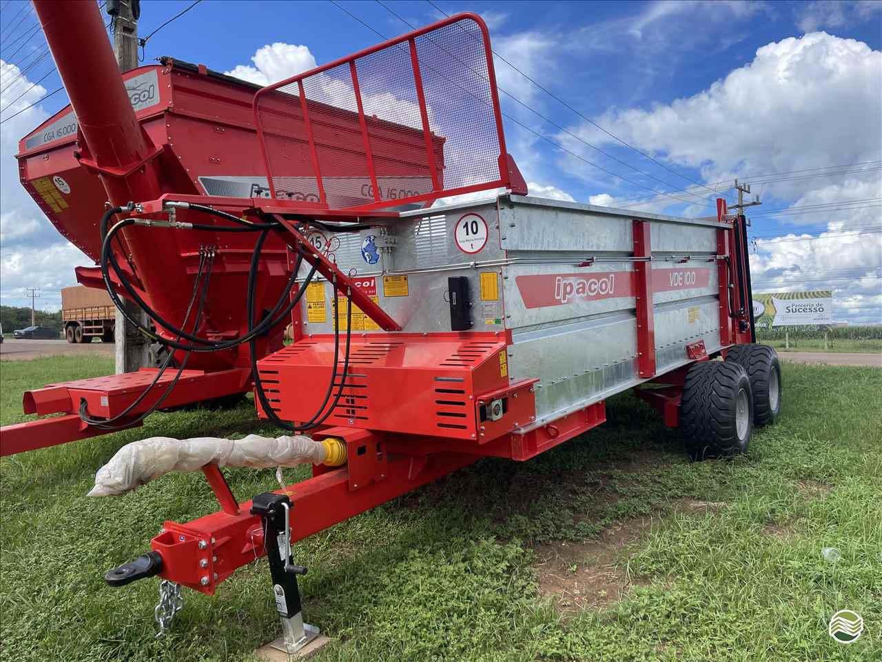 IMPLEMENTOS AGRICOLAS DISTRIBUIDOR ADUBO ORGÂNICO SÓLIDO Primavera Máquinas Usadas PRIMAVERA DO LESTE MATO GROSSO MT