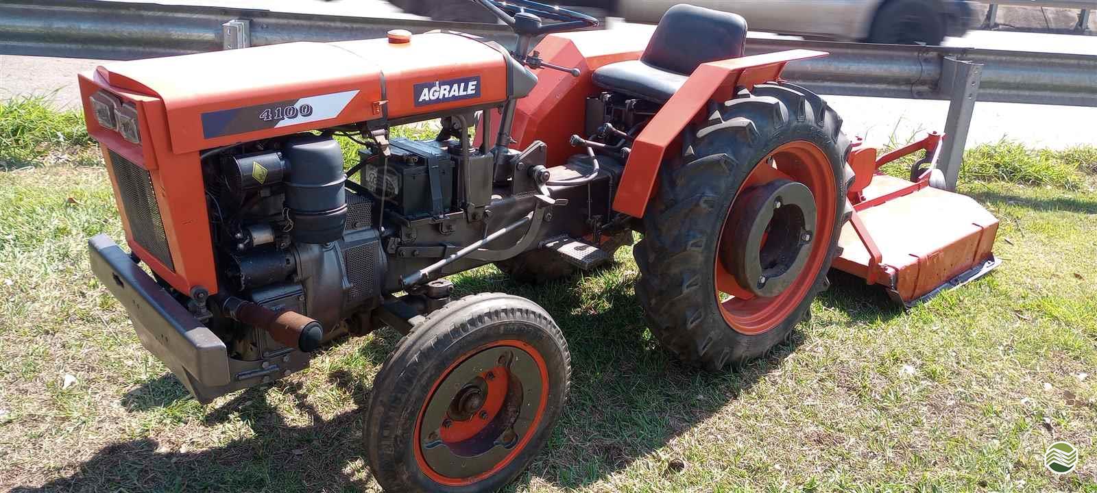 TRATOR AGRALE AGRALE 4100 Tração 4x2 Grandim Máquinas Agrícolas CAMPINAS SÃO PAULO SP