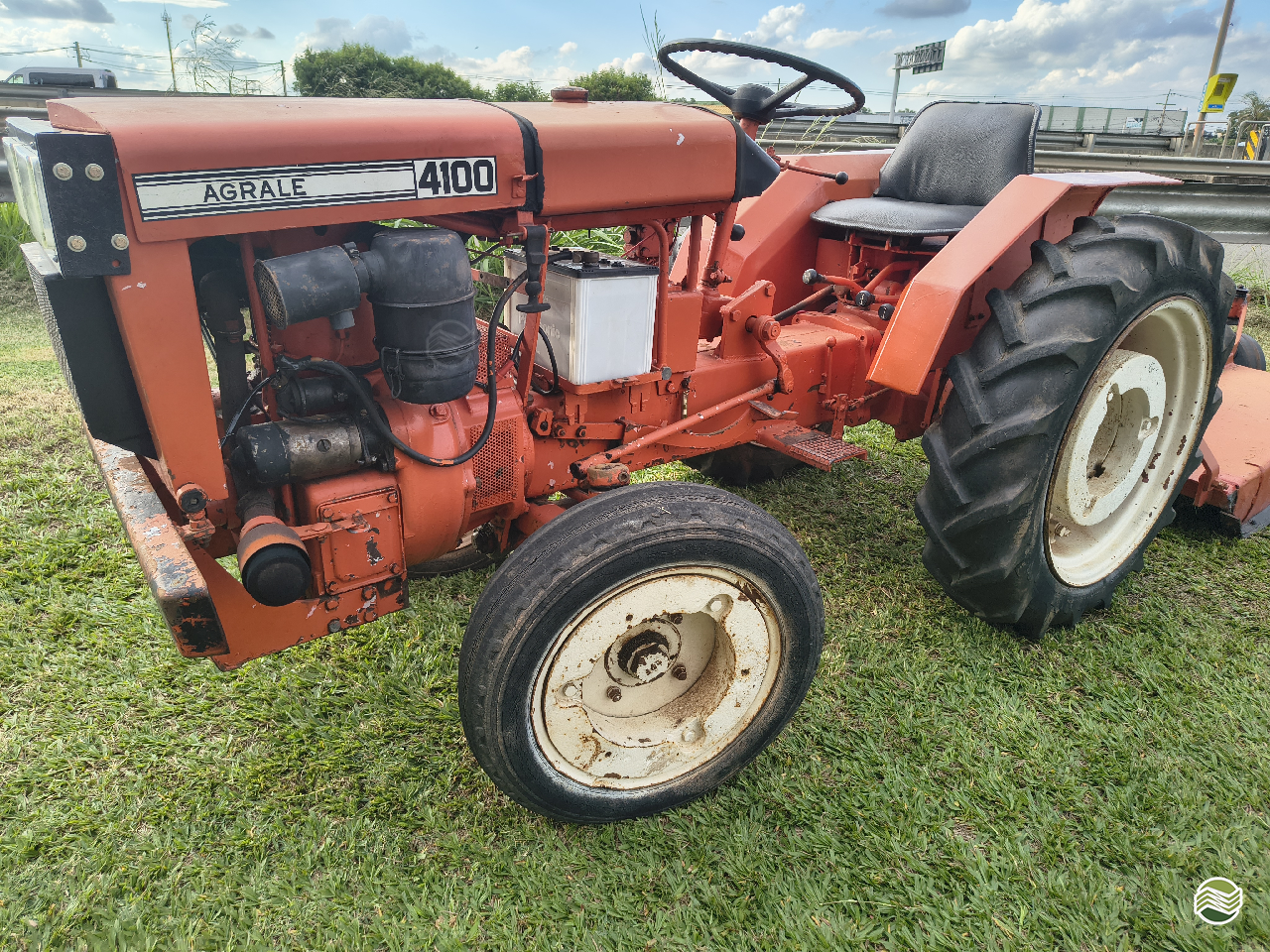 TRATOR AGRALE AGRALE 4100 Tração 4x2 Grandim Máquinas Agrícolas CAMPINAS SÃO PAULO SP
