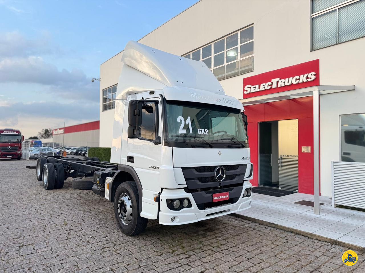 CAMINHAO MERCEDES-BENZ MB 2430 Chassis Truck 6x2 SelecTrucks -  Curitiba PR SAO JOSE DOS PINHAIS PARANÁ PR