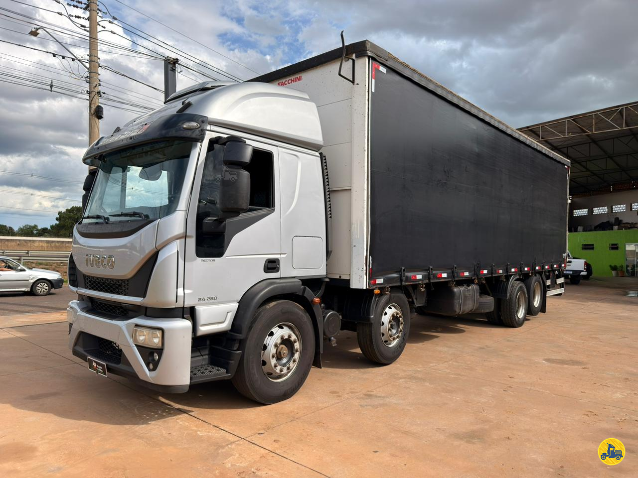CAMINHAO IVECO TECTOR 24 280 Baú Sider BiTruck 8x2 Jr Bozolan & Filhos ARACATUBA SÃO PAULO SP