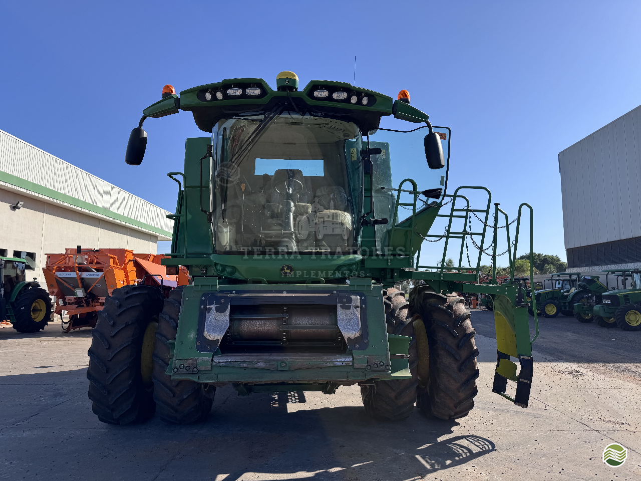 COLHEITADEIRA JOHN DEERE JOHN DEERE S550 Terra Tratores Implementos ESTRELA DO NORTE SÃO PAULO SP