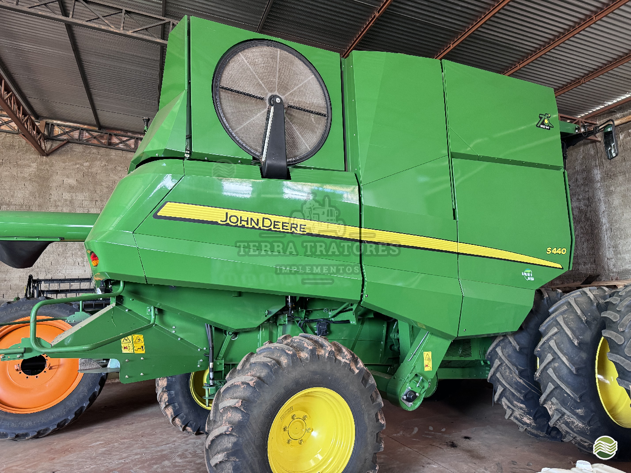 COLHEITADEIRA JOHN DEERE JOHN DEERE S440 Terra Tratores Implementos ESTRELA DO NORTE SÃO PAULO SP