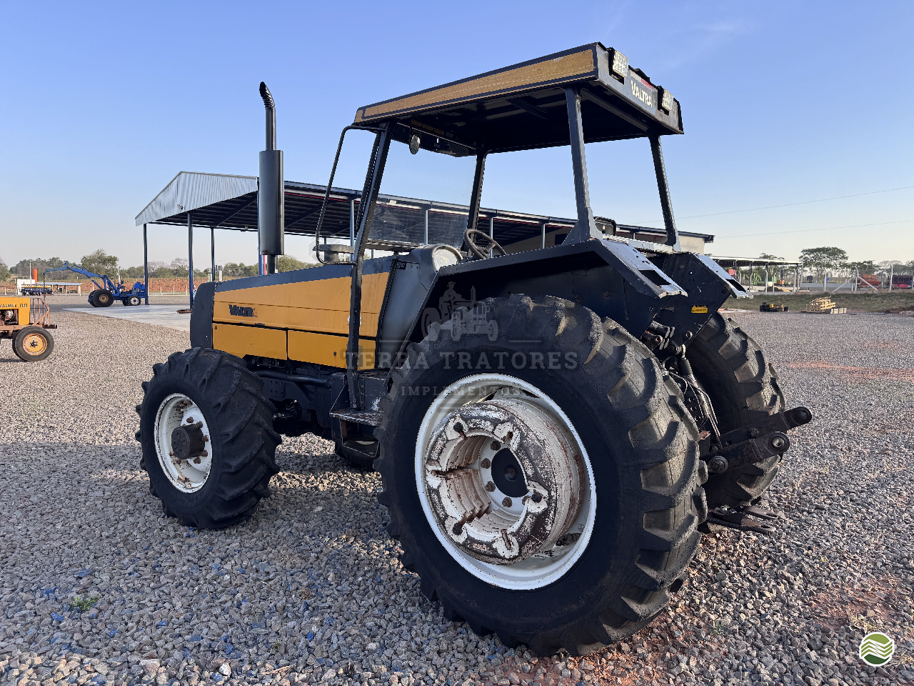 TRATOR VALTRA VALTRA 985 Tração 4x4 Terra Tratores Implementos ESTRELA DO NORTE SÃO PAULO SP