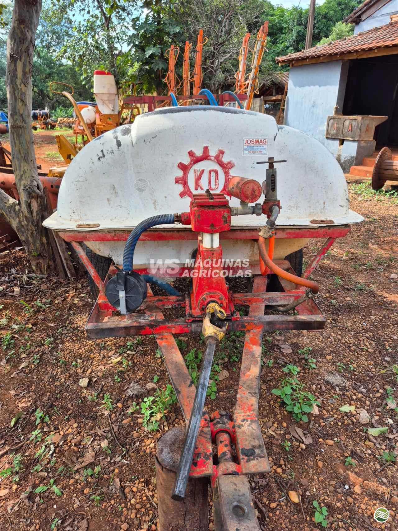IMPLEMENTOS AGRICOLAS CARRETA TANQUE TANQUE 2000 LITROS WS Máquinas Agrícolas SERTAOZINHO SÃO PAULO SP