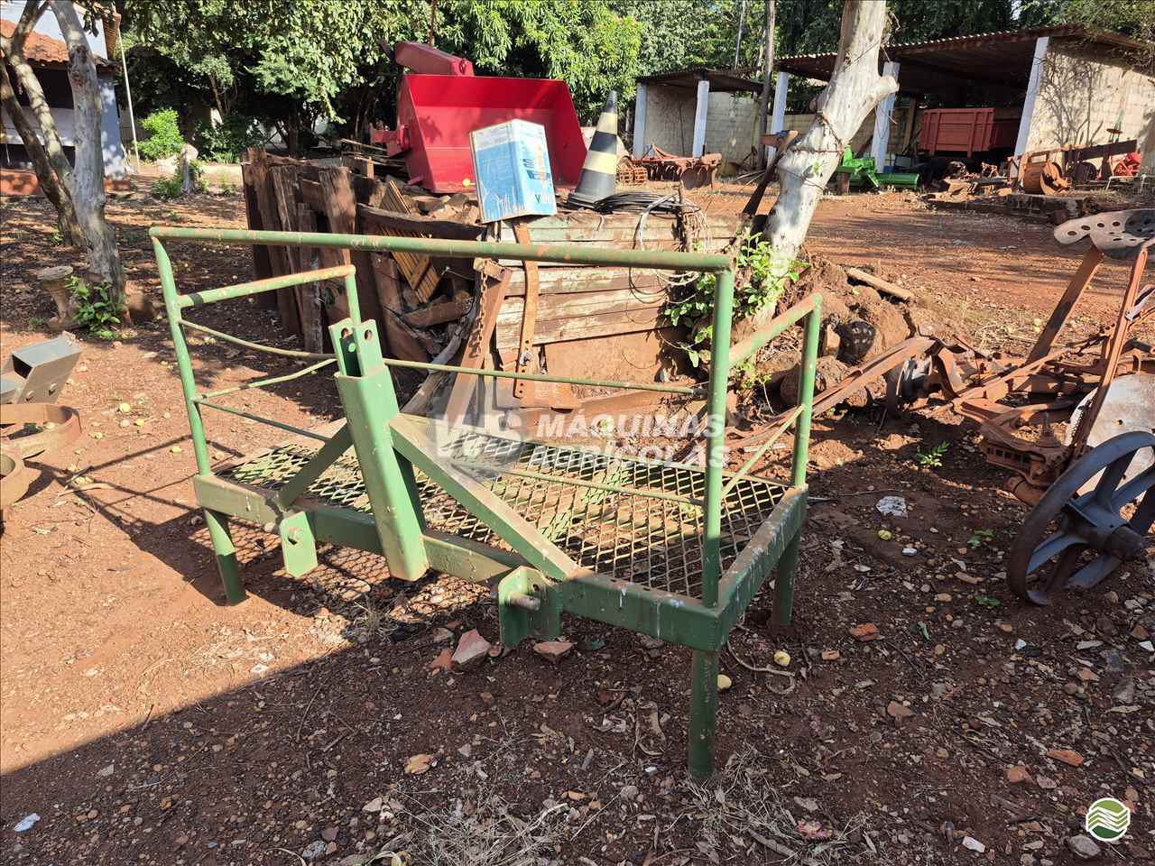 IMPLEMENTOS AGRICOLAS PLATAFORMA PARA TRATOR FIXA WS Máquinas Agrícolas SERTAOZINHO SÃO PAULO SP