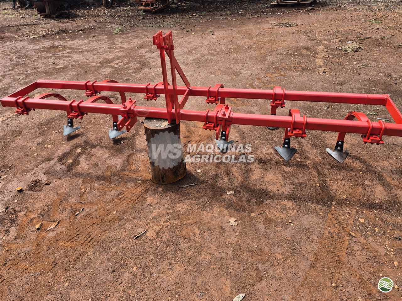 IMPLEMENTOS AGRICOLAS CULTIVADOR 9 LINHAS WS Máquinas Agrícolas SERTAOZINHO SÃO PAULO SP