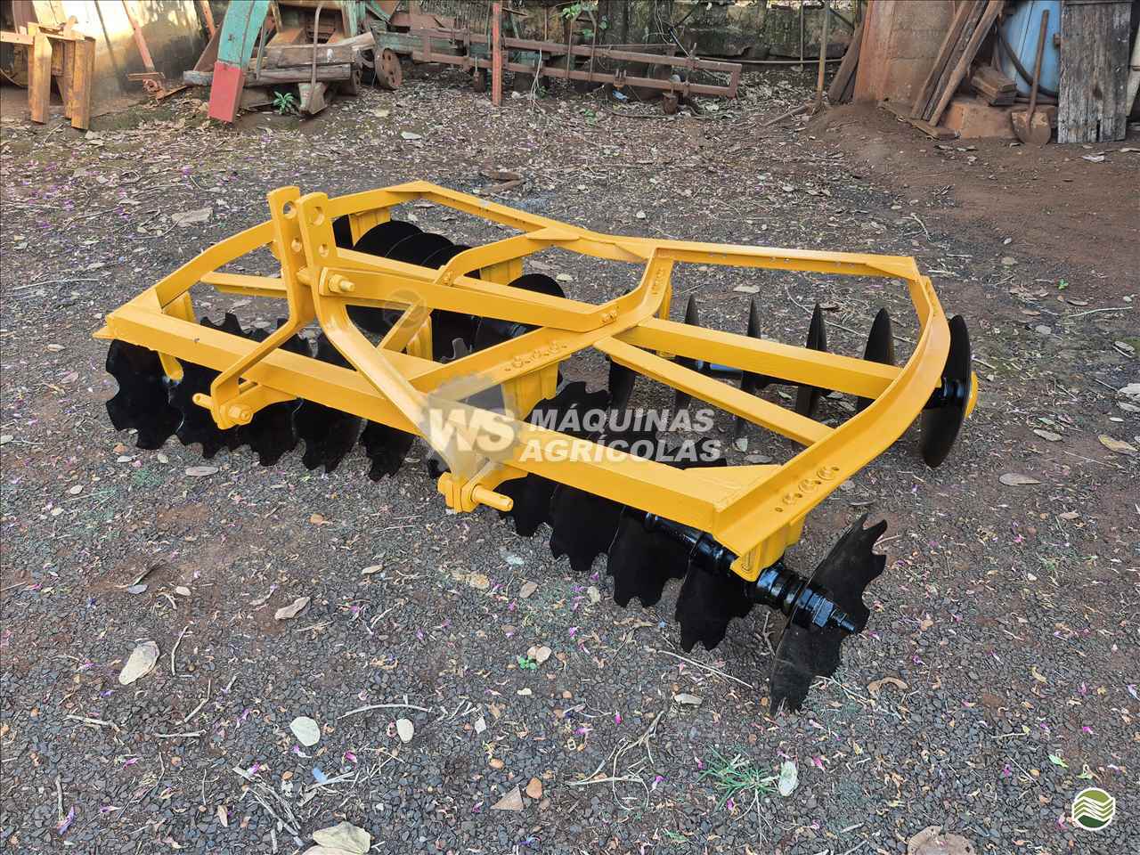 IMPLEMENTOS AGRICOLAS GRADE NIVELADORA NIVELADORA 24 DISCOS WS Máquinas Agrícolas SERTAOZINHO SÃO PAULO SP