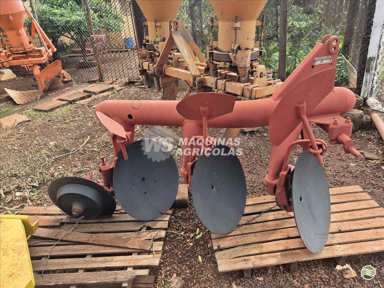 IMPLEMENTOS AGRICOLAS ARADO 3 DISCOS FIXO WS Máquinas Agrícolas SERTAOZINHO SÃO PAULO SP