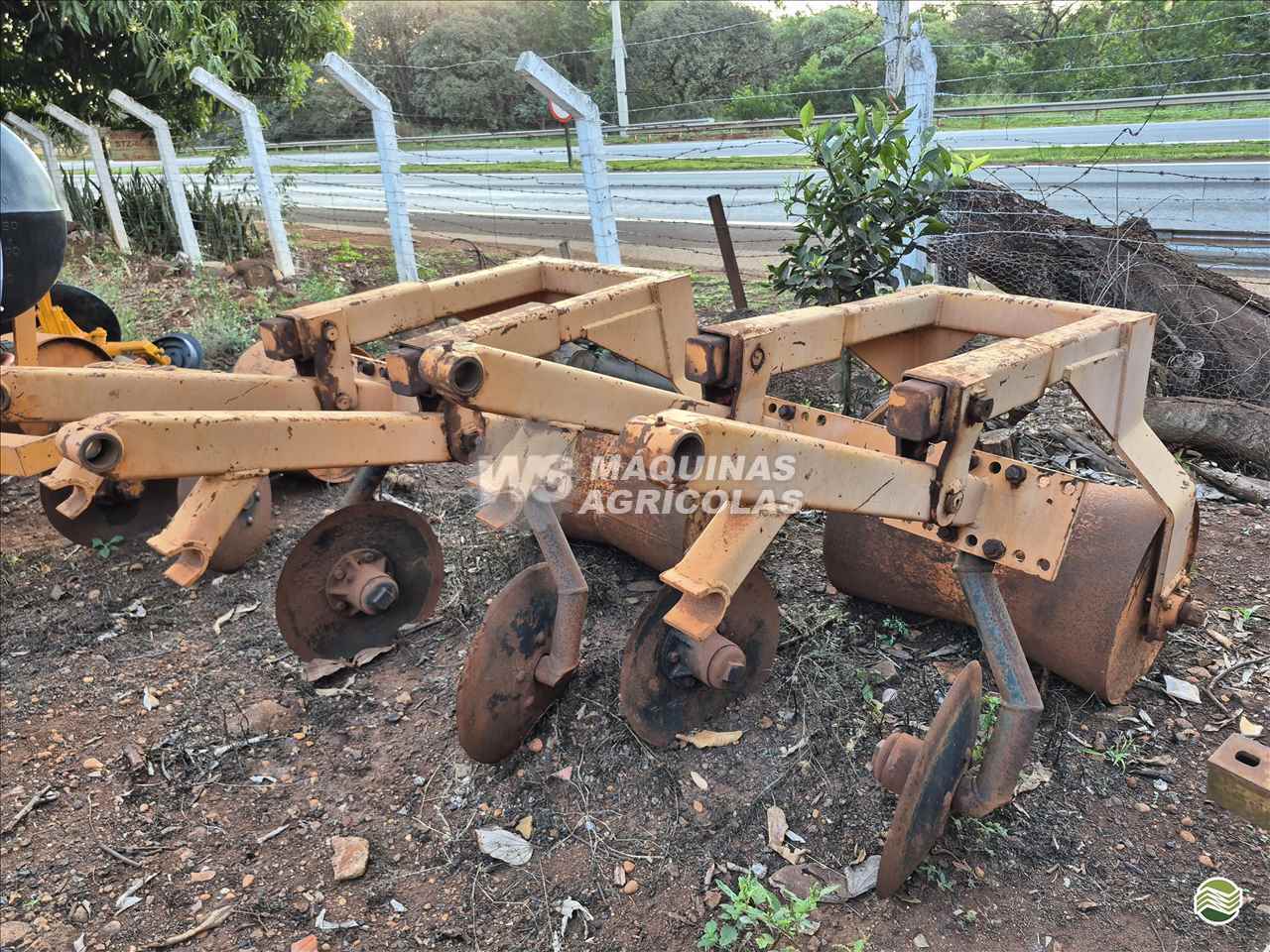 IMPLEMENTOS AGRICOLAS CULTIVADOR 2 LINHAS WS Máquinas Agrícolas SERTAOZINHO SÃO PAULO SP