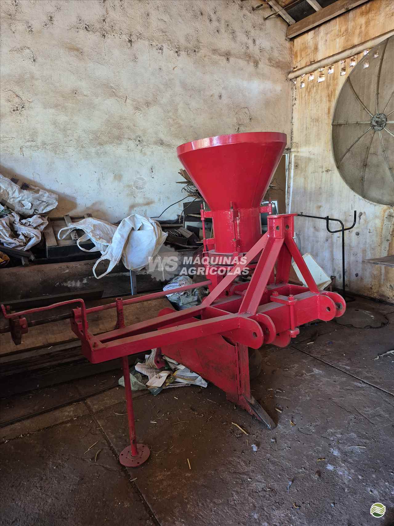 IMPLEMENTOS AGRICOLAS SULCADOR 1 LINHA ADUBADOR WS Máquinas Agrícolas SERTAOZINHO SÃO PAULO SP