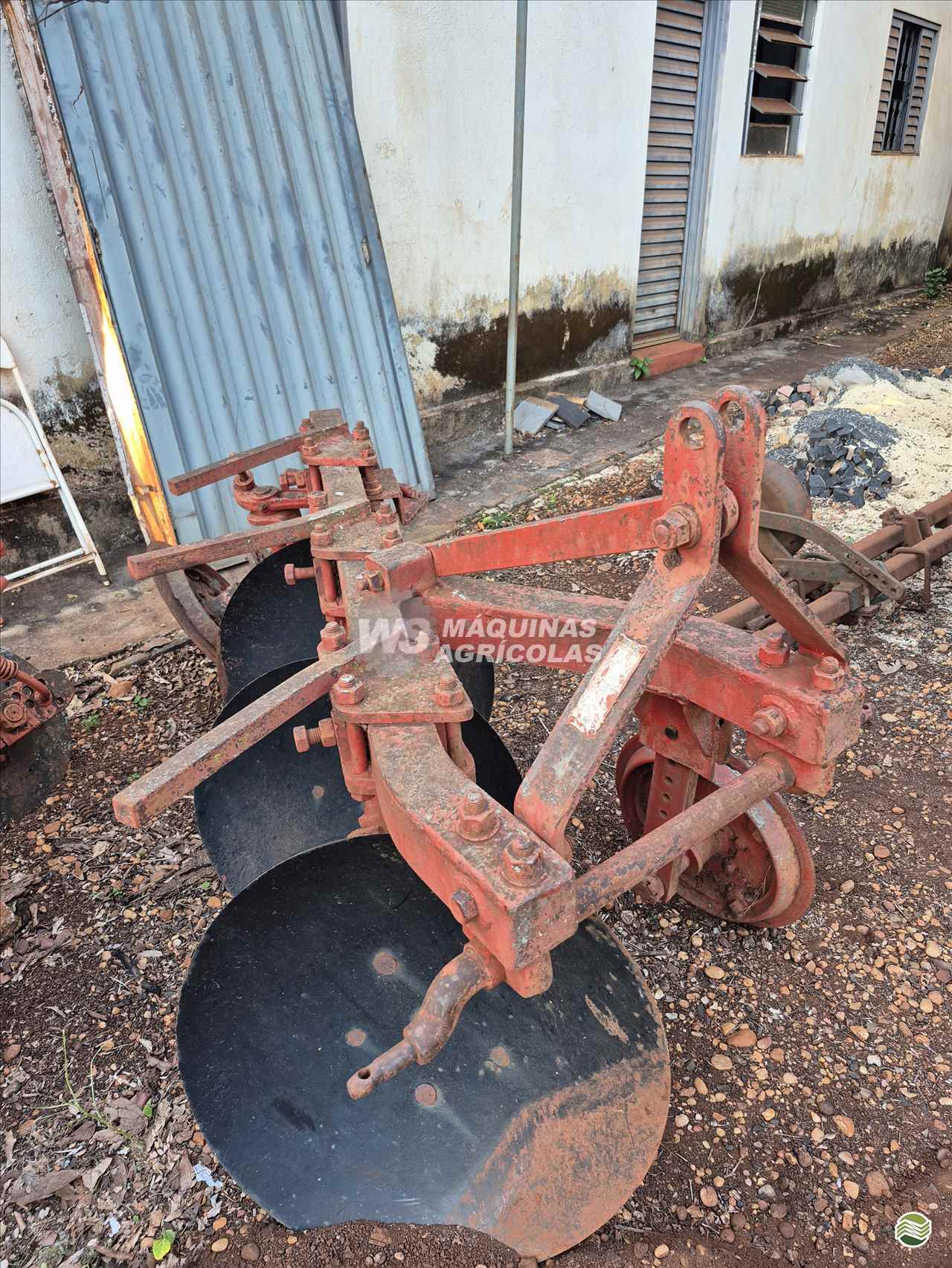 IMPLEMENTOS AGRICOLAS ARADO 3 DISCOS FIXO WS Máquinas Agrícolas SERTAOZINHO SÃO PAULO SP