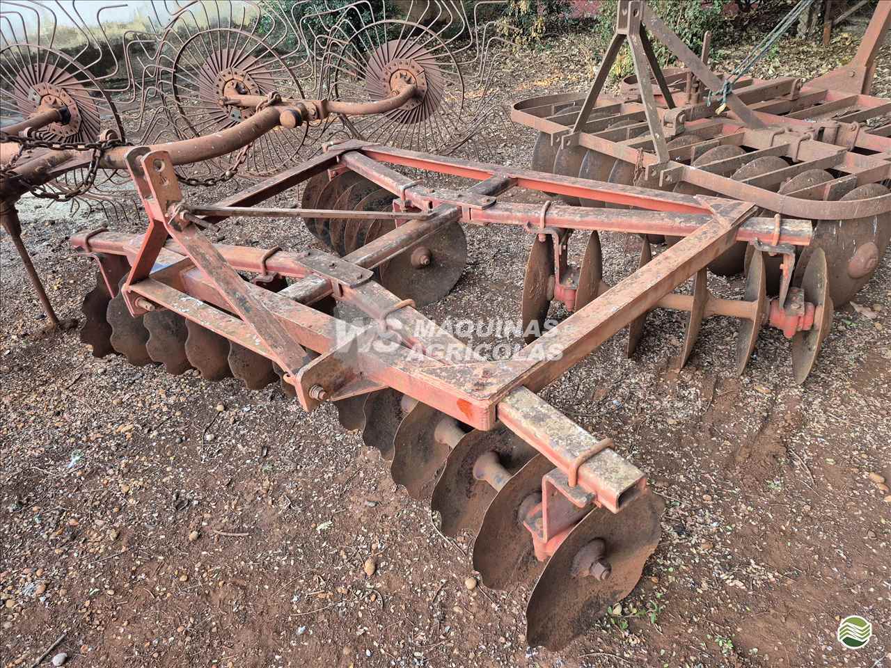 IMPLEMENTOS AGRICOLAS GRADE NIVELADORA NIVELADORA 24 DISCOS WS Máquinas Agrícolas SERTAOZINHO SÃO PAULO SP