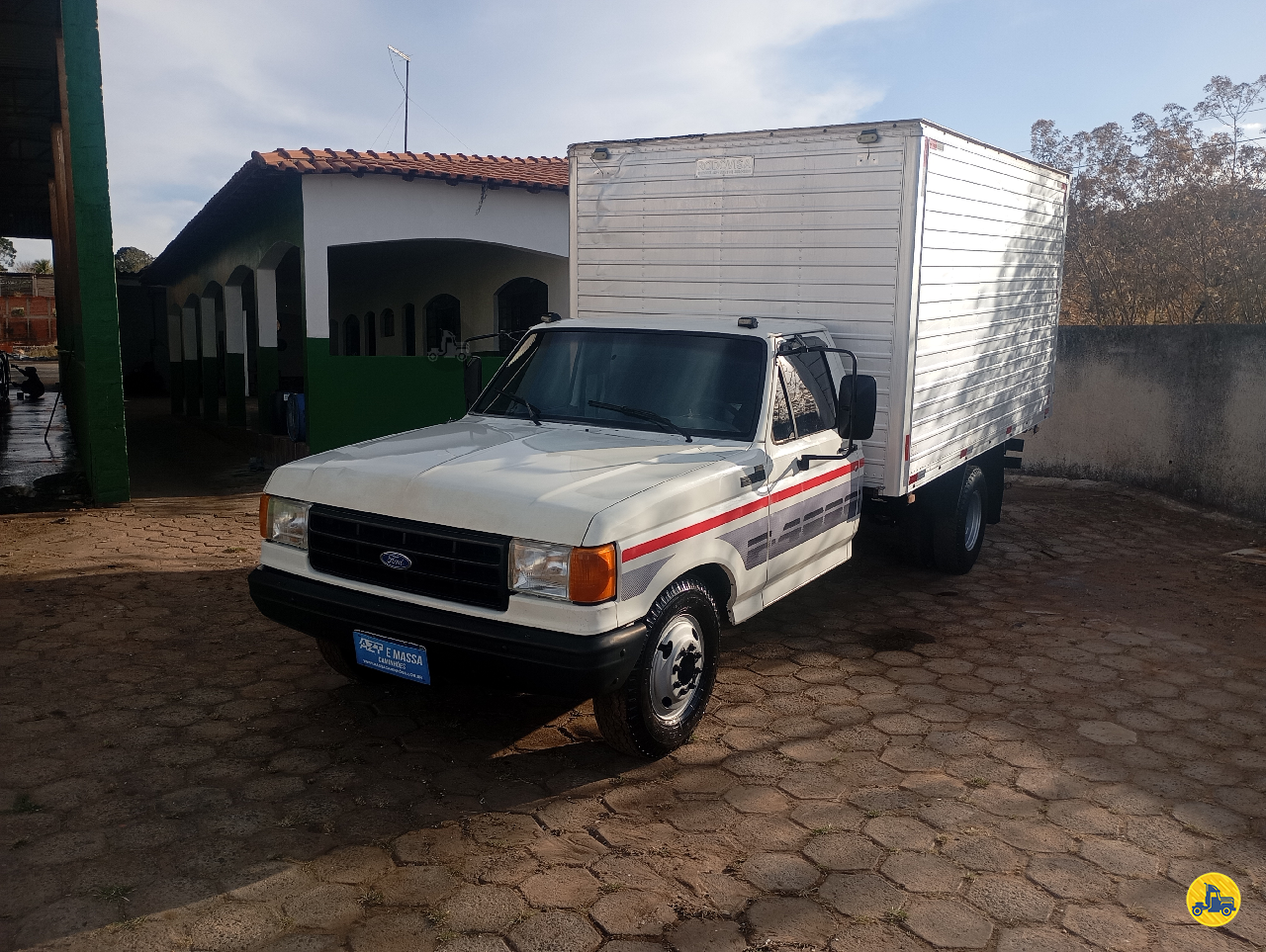 CAMINHAO FORD F4000 Baú Furgão 3/4 4x2 Massa Caminhões SAO MANUEL SÃO PAULO SP