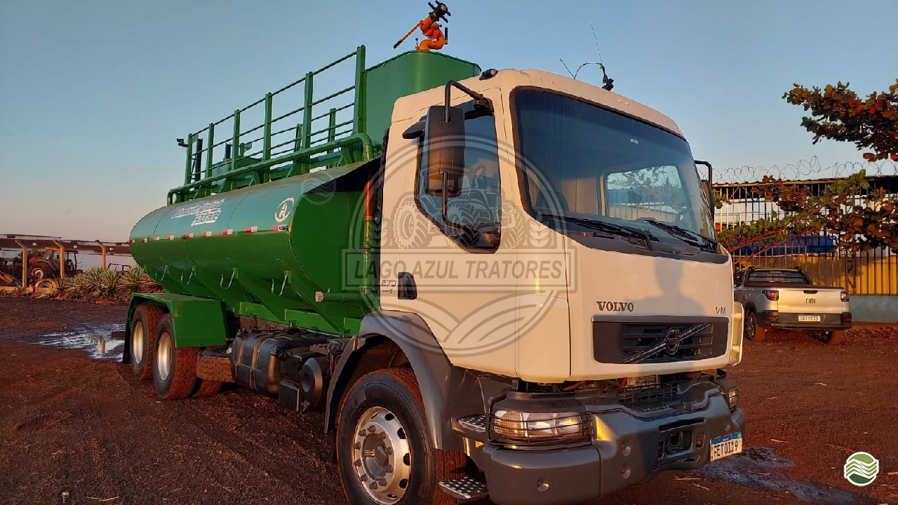 CAMINHAO VOLVO VOLVO VM 270 Tanque Pipa Truck 6x4 Lago Azul Tratores MORRO AGUDO SÃO PAULO SP