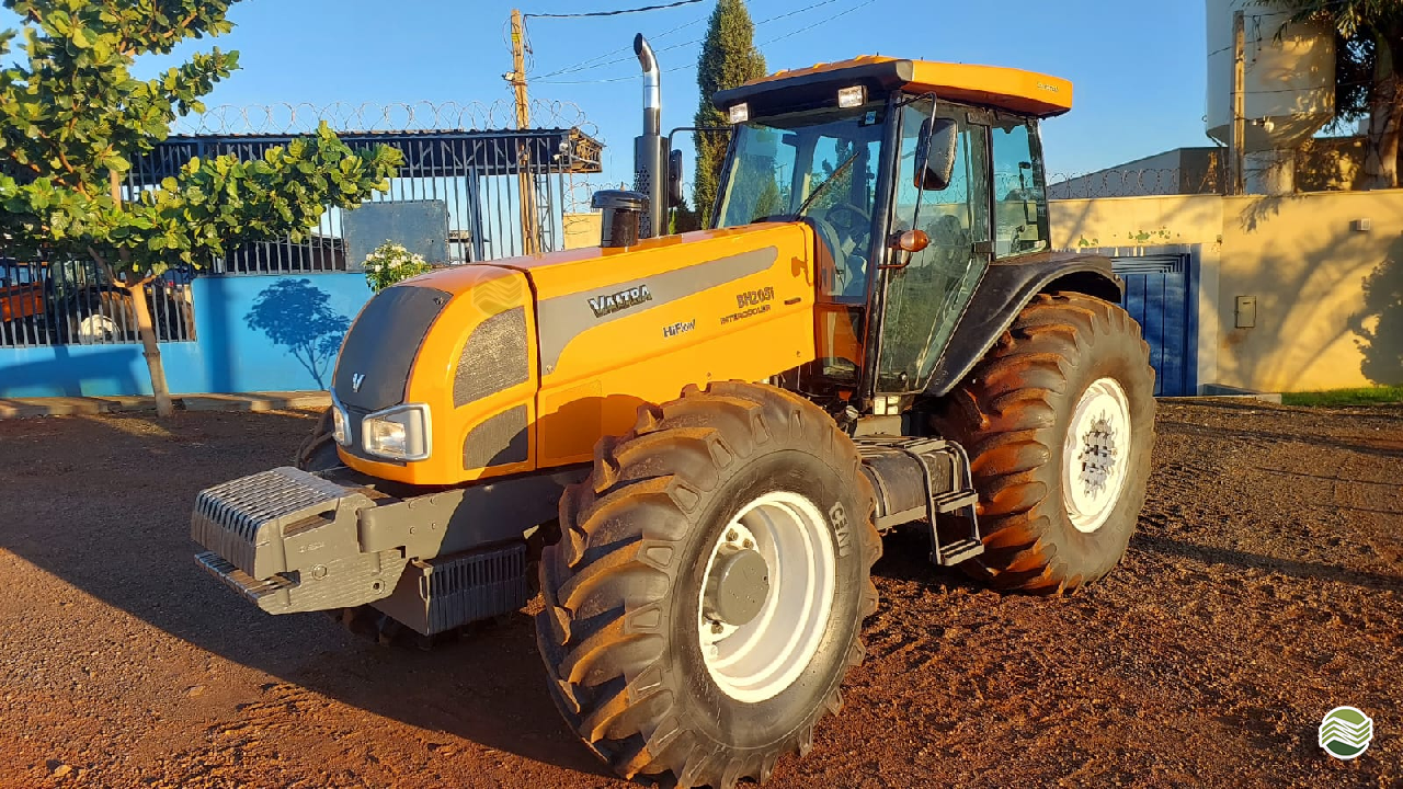 TRATOR VALTRA VALTRA BH 205 Tração 4x4 Lago Azul Tratores MORRO AGUDO SÃO PAULO SP