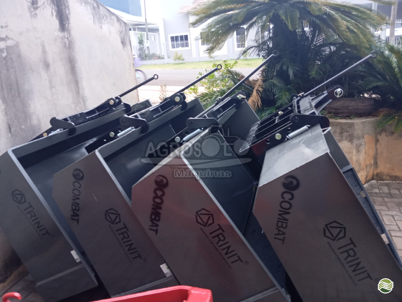 IMPLEMENTOS AGRICOLAS PLATAFORMA PARA TRATOR BASCULANTE RASPADEIRA Agrosolo Máquinas CHOPINZINHO PARANÁ PR