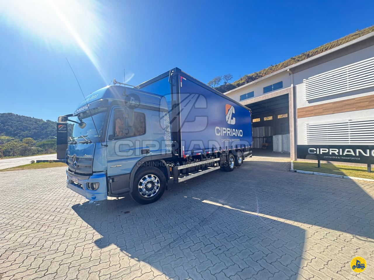 CAMINHAO MERCEDES-BENZ MB 2429 Baú Sider Truck 6x2 Cipriano Caminhões PASSA QUATRO MINAS GERAIS MG
