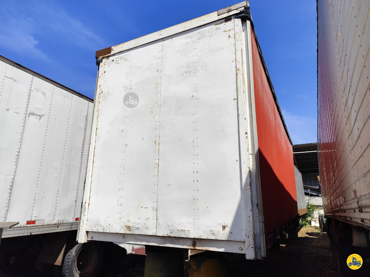 CARROCERIA SOBRE CHASSI  TRUCK BAU SIDER Sumaré Caminhões SUMARE SÃO PAULO SP