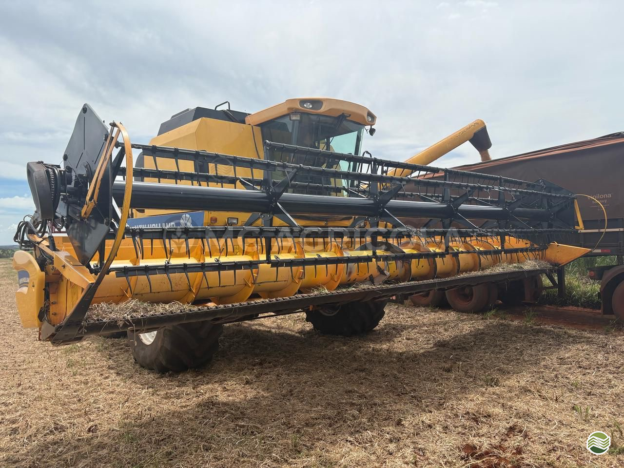 COLHEITADEIRA NEW HOLLAND TC 5090 MC Agrícola ITUMBIARA GOIAS GO