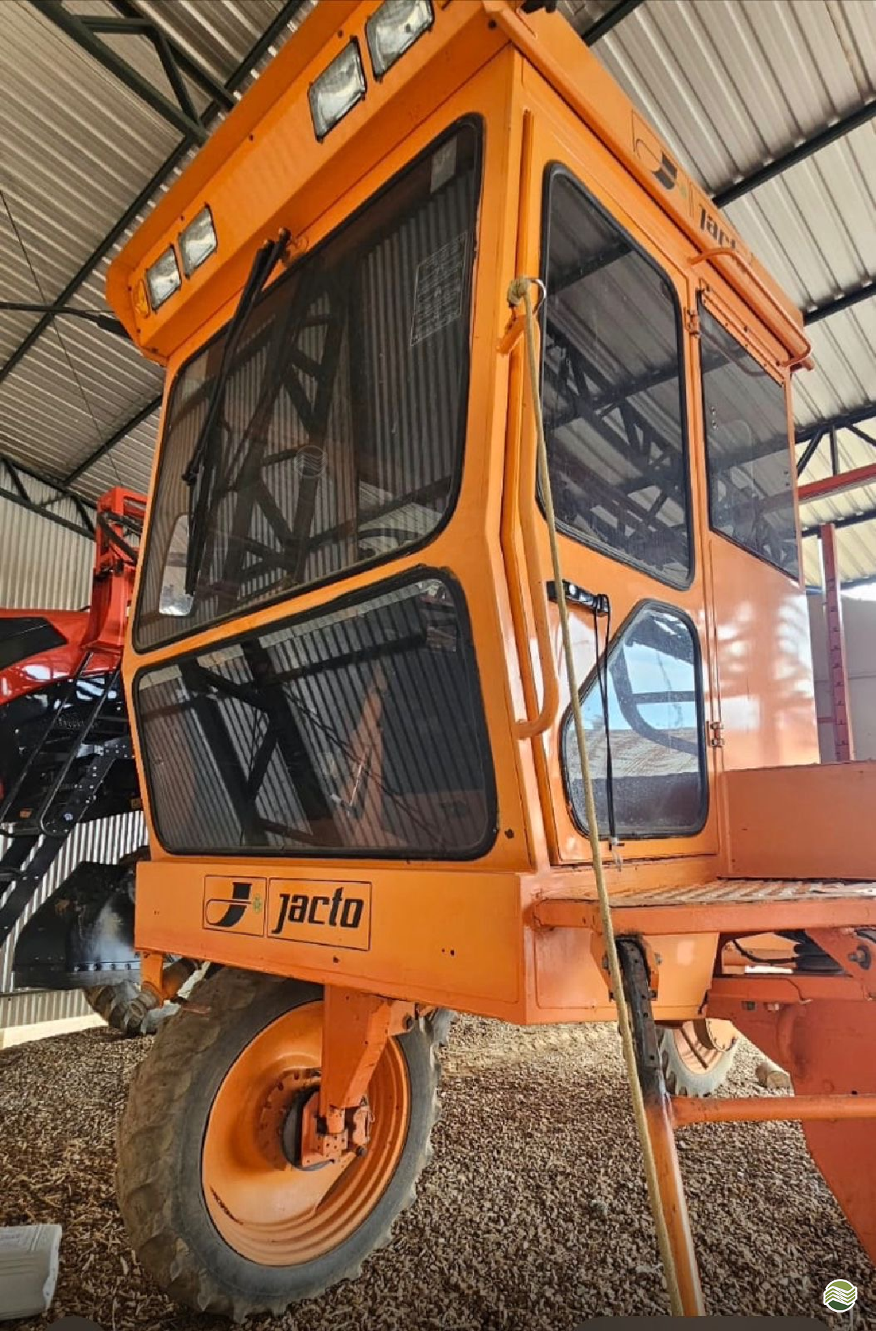 PULVERIZADOR JACTO UNIPORT 2000 Tração 4x2 MC Agrícola ITUMBIARA GOIAS GO