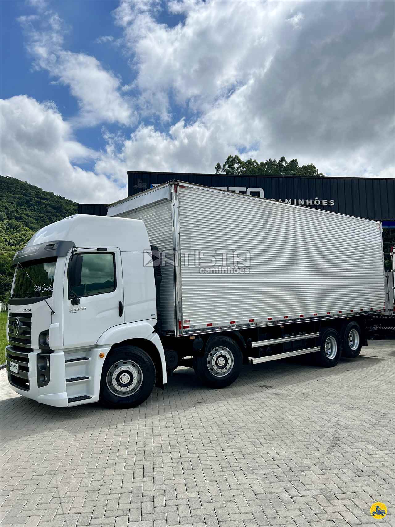 CAMINHAO VOLKSWAGEN VW 30330 Baú Furgão BiTruck 8x2 Batista Caminhões PALHOCA SANTA CATARINA SC