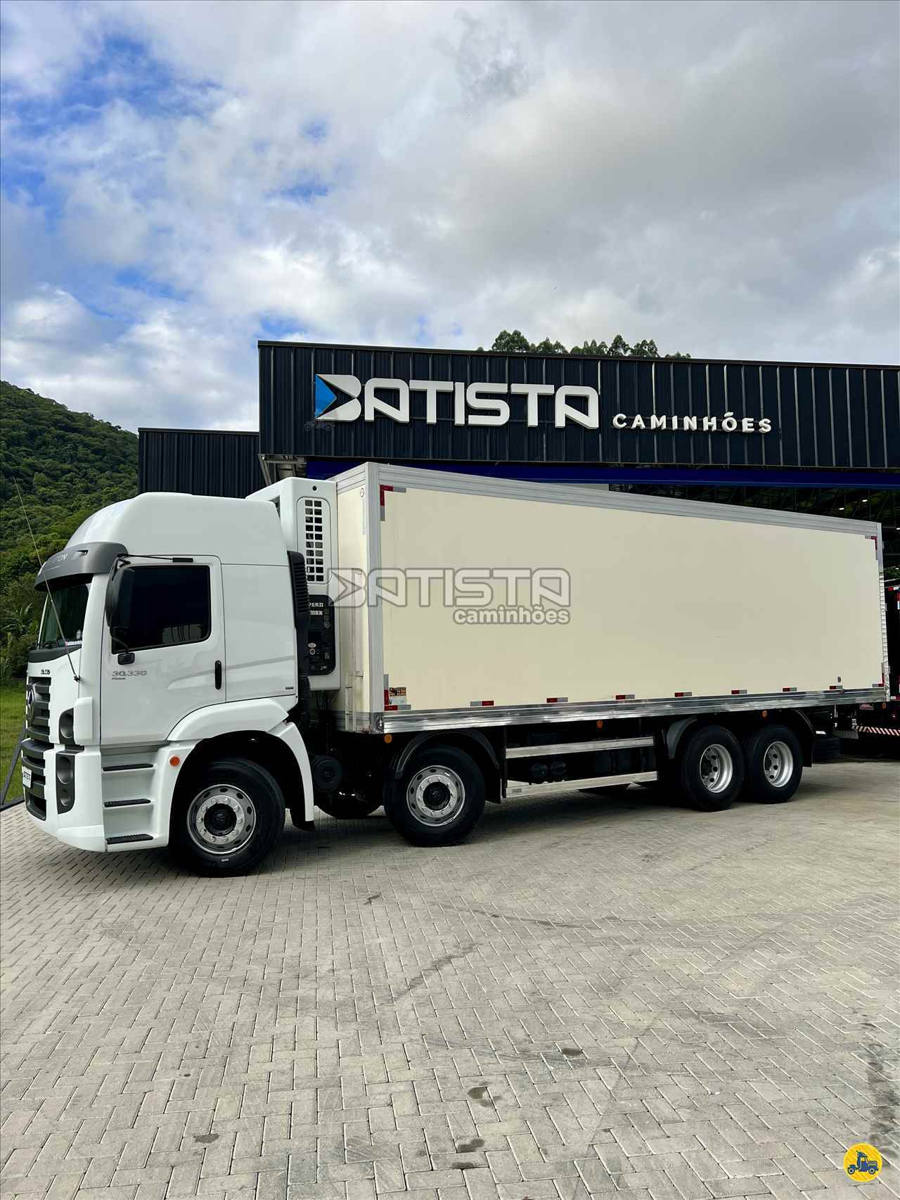 CAMINHAO VOLKSWAGEN VW 30330 Baú Frigorífico BiTruck 8x2 Batista Caminhões PALHOCA SANTA CATARINA SC
