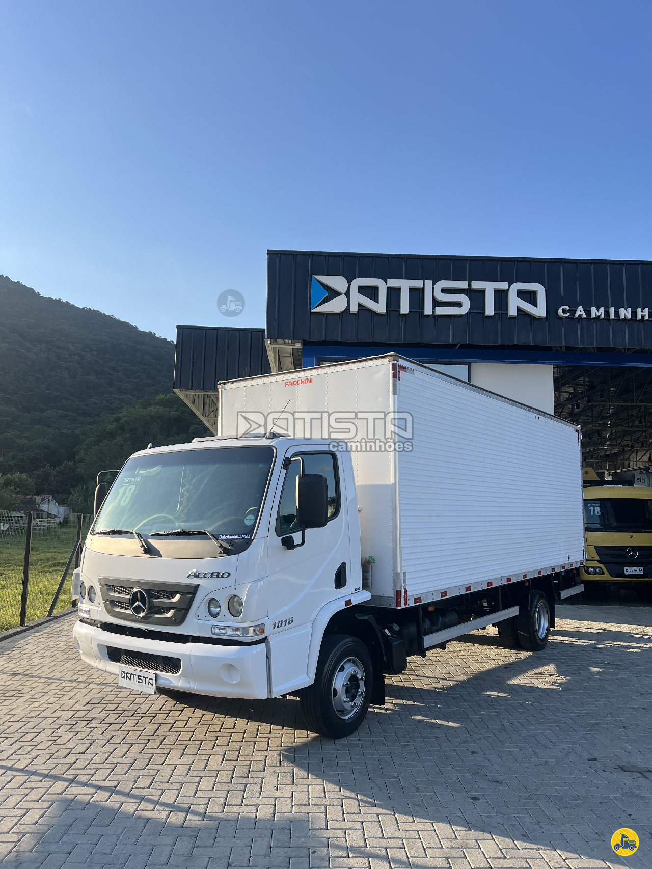 CAMINHAO MERCEDES-BENZ MB 1016 Baú Furgão 3/4 4x2 Batista Caminhões PALHOCA SANTA CATARINA SC