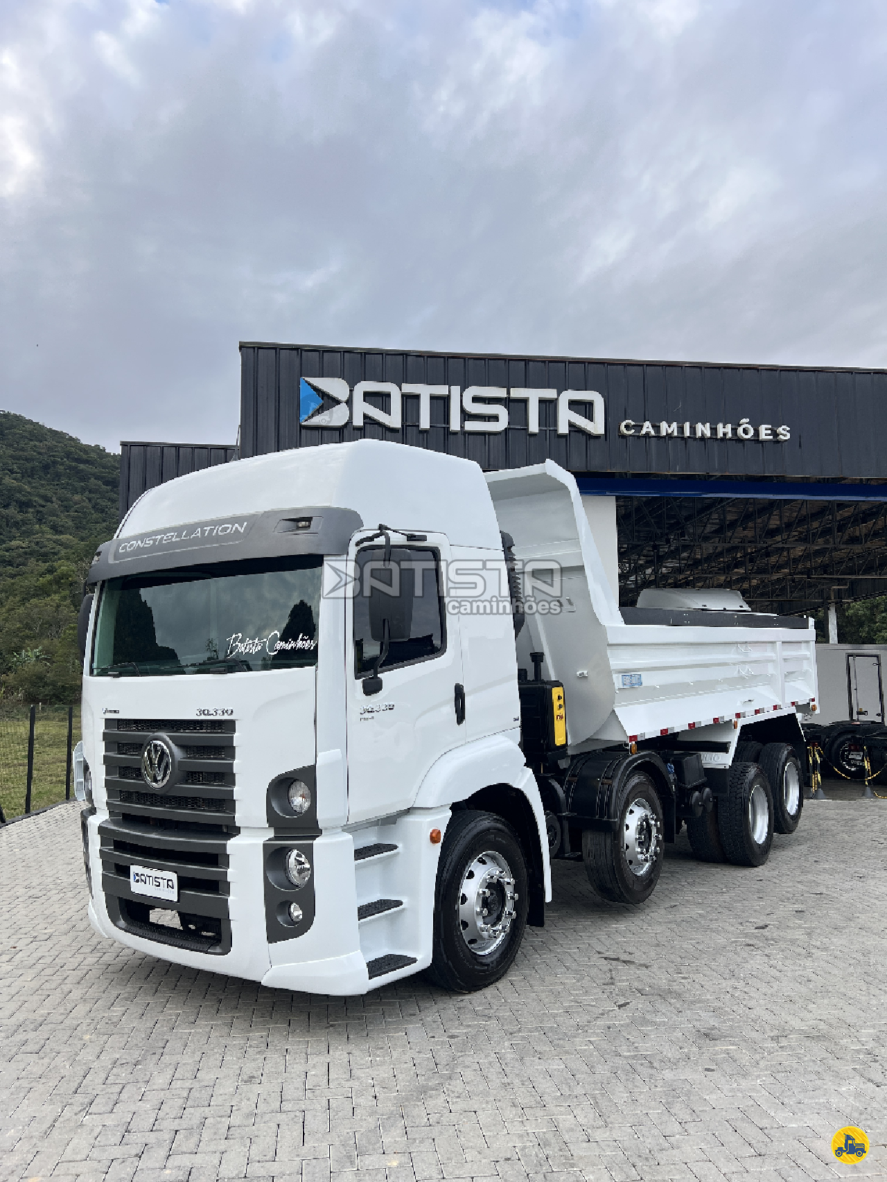 CAMINHAO VOLKSWAGEN VW 30330 Caçamba Basculante BiTruck 8x2 Batista Caminhões PALHOCA SANTA CATARINA SC