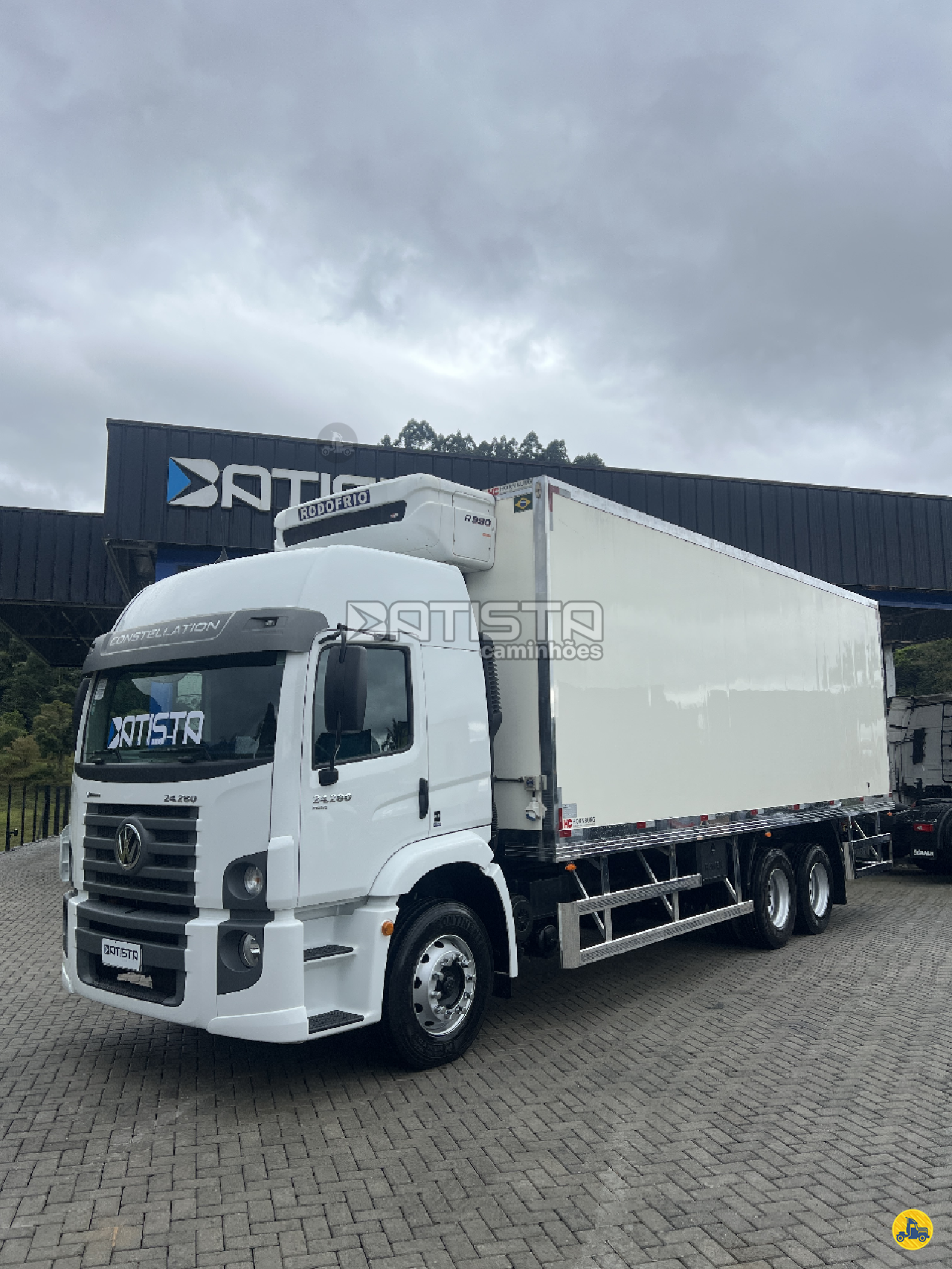 CAMINHAO VOLKSWAGEN VW 24280 Baú Frigorífico Truck 6x2 Batista Caminhões PALHOCA SANTA CATARINA SC