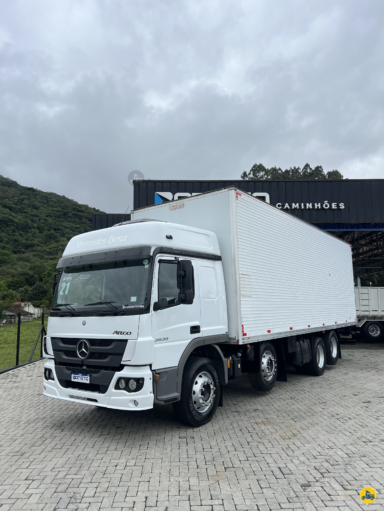 CAMINHAO MERCEDES-BENZ MB 3030 Baú Furgão BiTruck 8x2 Batista Caminhões PALHOCA SANTA CATARINA SC