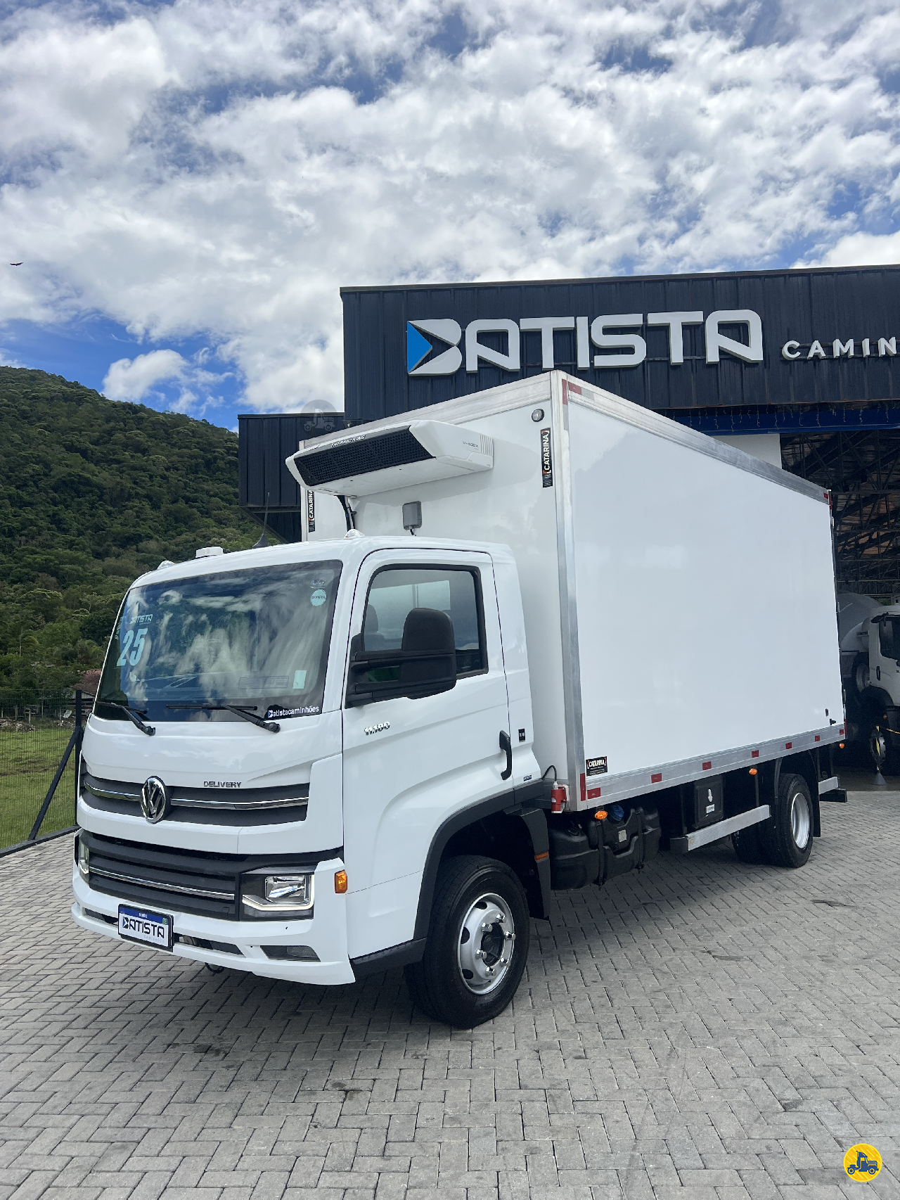 CAMINHAO VOLKSWAGEN VW 11180 Baú Frigorífico 3/4 4x2 Batista Caminhões PALHOCA SANTA CATARINA SC