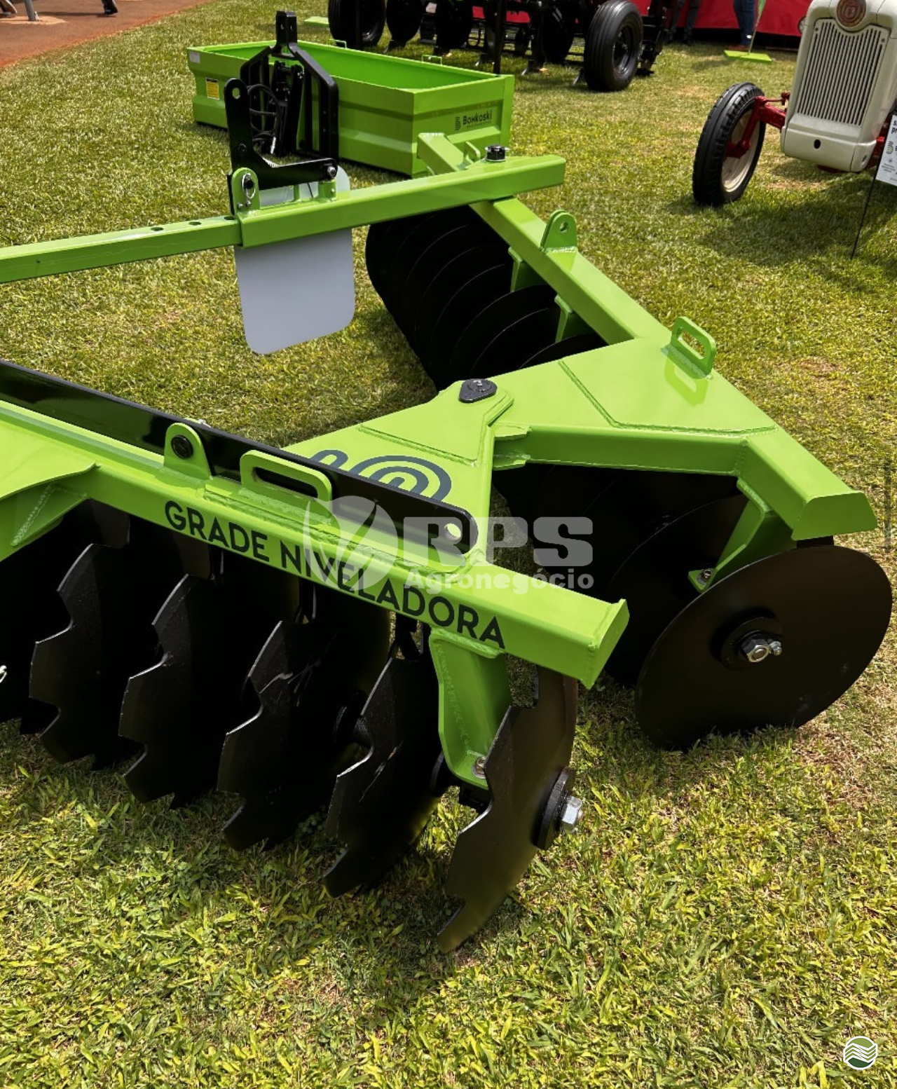 IMPLEMENTOS AGRICOLAS GRADE NIVELADORA NIVELADORA 28 DISCOS RPS Agronegócios CARAMBEI PARANÁ PR
