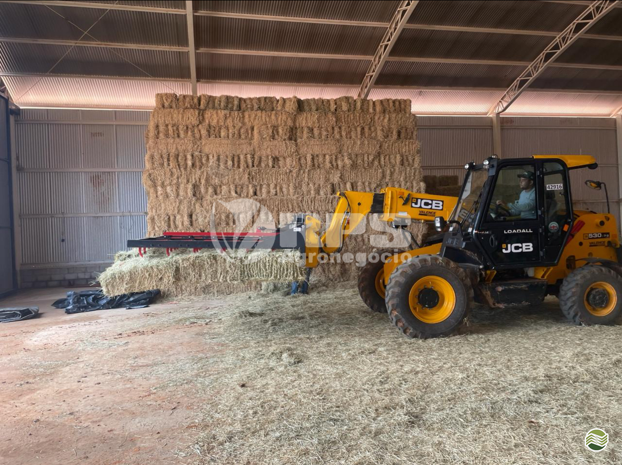 IMPLEMENTOS AGRICOLAS GARFO PEGADOR FARDOS DE FENO RPS Agronegócios CARAMBEI PARANÁ PR
