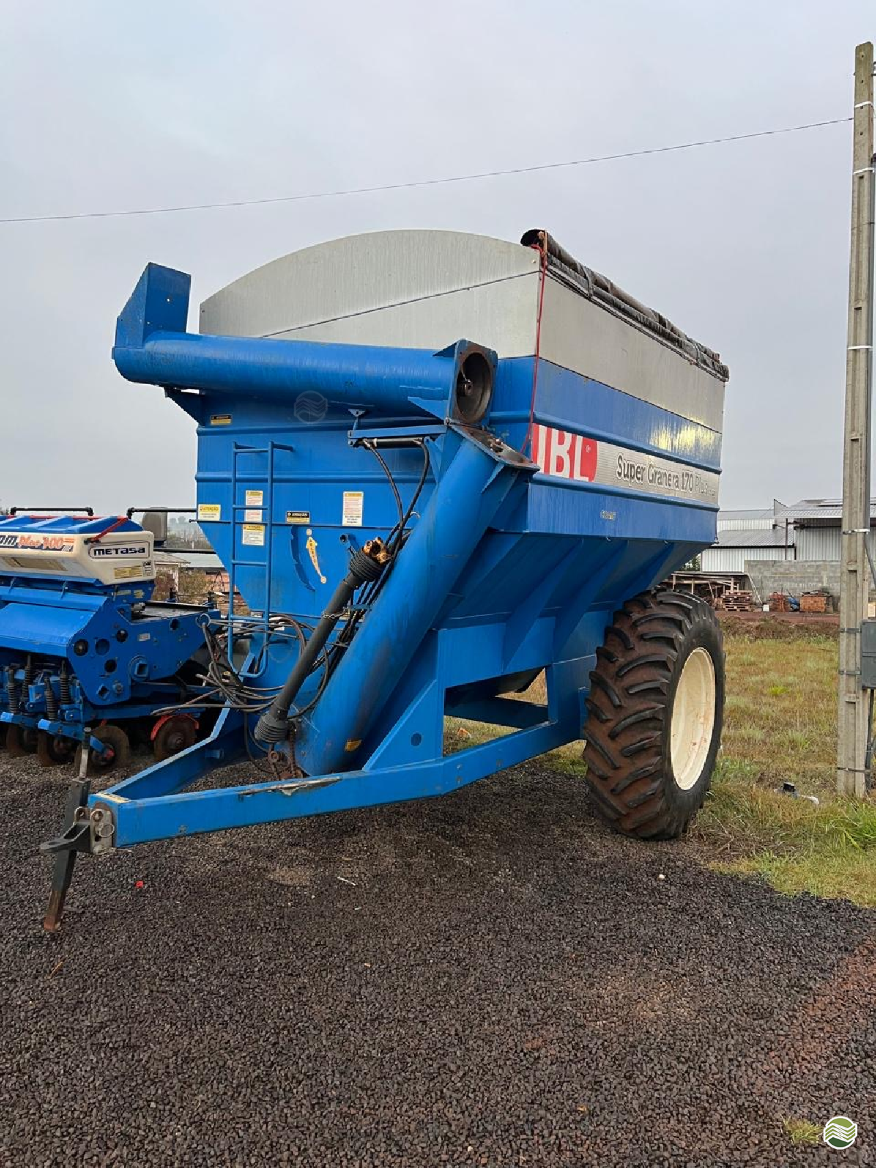IMPLEMENTOS AGRICOLAS CARRETA BAZUKA  GRANEILEIRA 13125 Pessette Máquinas Agrícolas CHOPINZINHO PARANÁ PR