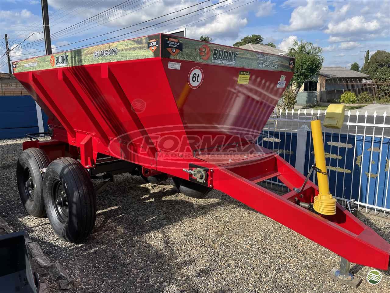 IMPLEMENTOS AGRICOLAS DISTRIBUIDOR CALCÁRIO 6000 Kg Formax Máquinas Agrícolas PALMEIRA PARANÁ PR