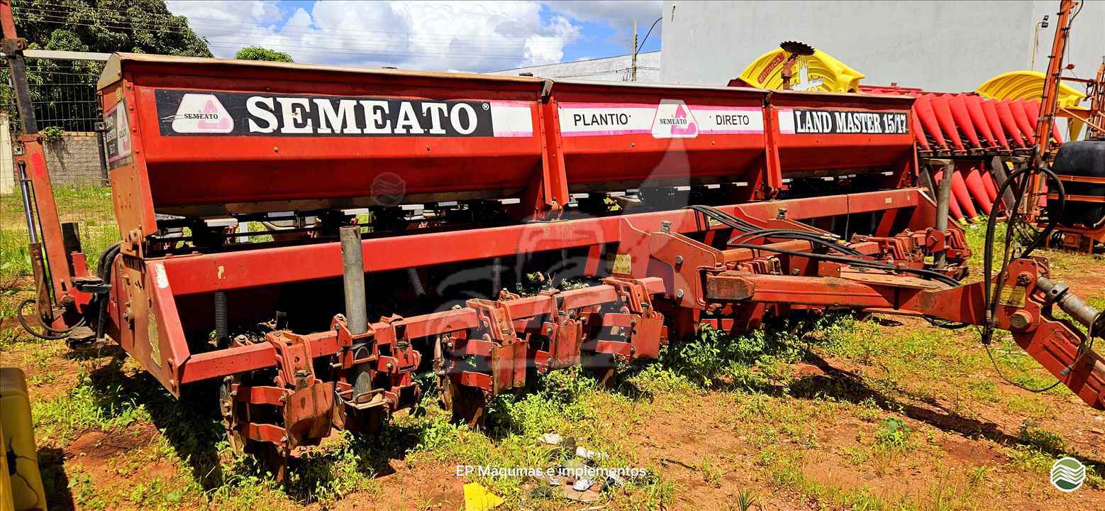 PLANTADEIRA SEMEATO LAND MASTER 1517 EP Máquinas e Implementos Agrícolas CRISTALINA GOIAS GO