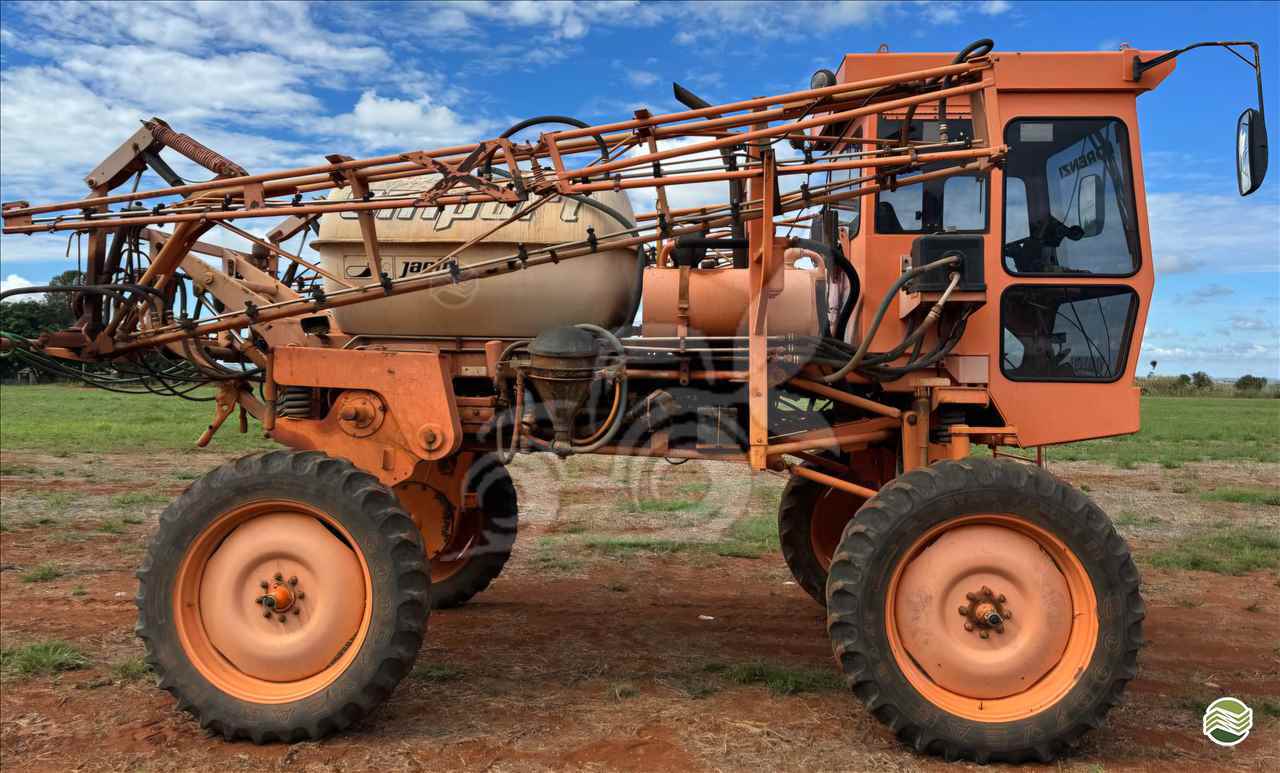 PULVERIZADOR JACTO UNIPORT 2000 Tração 4x2 EP Máquinas e Implementos Agrícolas CRISTALINA GOIAS GO