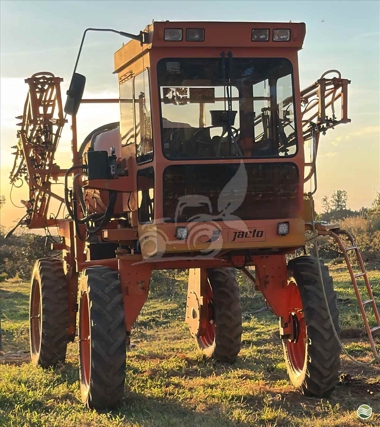 PULVERIZADOR JACTO UNIPORT 2000 Tração 4x2 EP Máquinas e Implementos Agrícolas CRISTALINA GOIAS GO